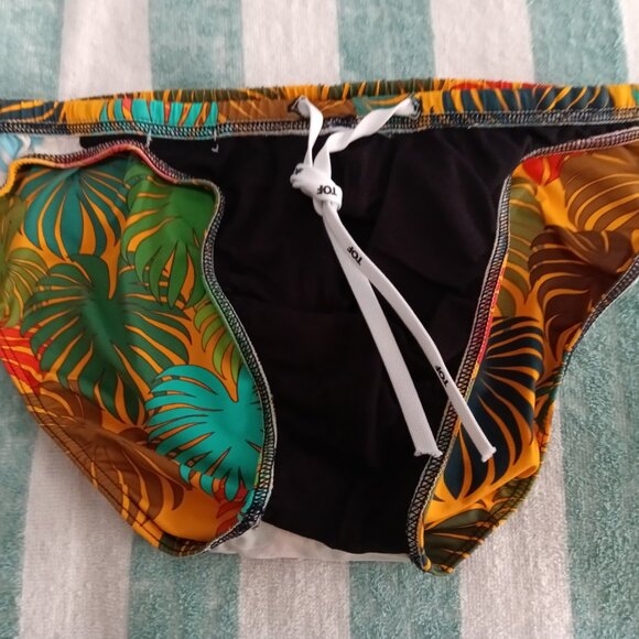 DESIGNER 1" SWIM BRIEF BY TOF OF PARIS, SIZE "S" (28"-31") - (Pre-Owned) - Picture 6 of 8